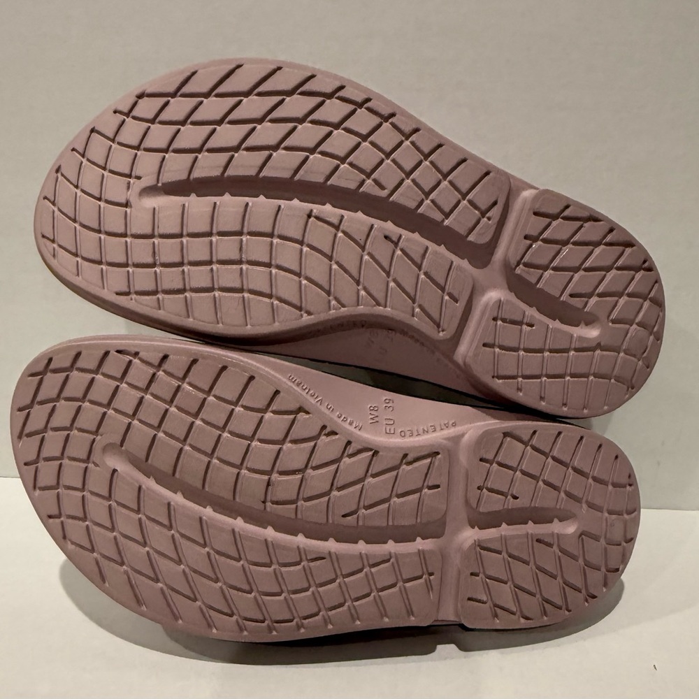 OOFOS Slides Size 8 - Picture 6 of 7